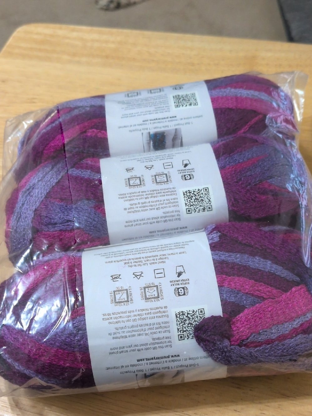 Set Of 3 Skiens Of Plum Preserves Starbella Yarn - Picture 2 of 4
